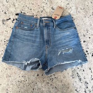 NWT Levi’s high-rise denim shorts